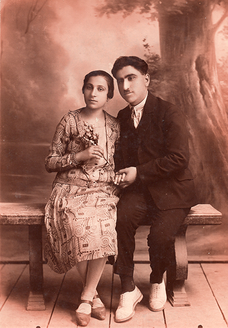 4-Self-portrait-Haroutiun-Derhagopian-with-his-wife-1925
